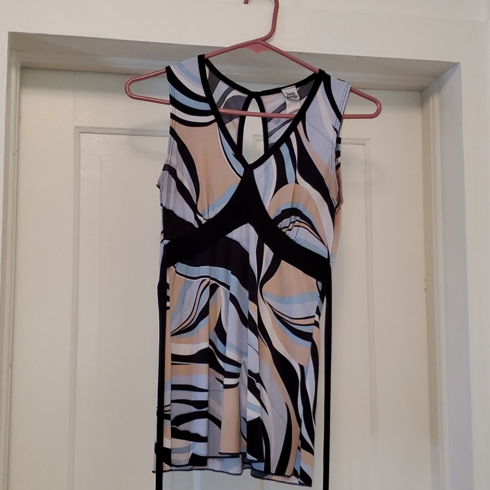 Multicolor Tunic w/keyhole opening in back
